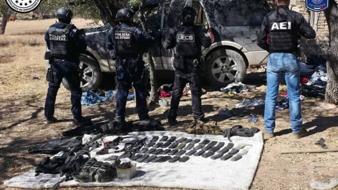 Aseguran en Operativo conjunto 6 armas de fuego, 5 vehículos, cartuchos y droga