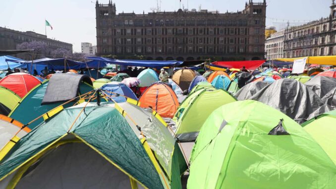 Maestros de la CNTE levantan el paro de 72 horas sin lograr acuerdos con el gobierno