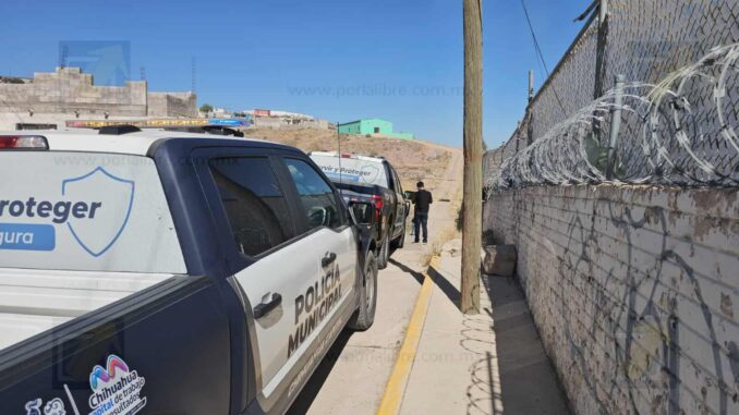 Hallan cuerpo calcinado y maniatado en terracería de la colonia Madera 65 