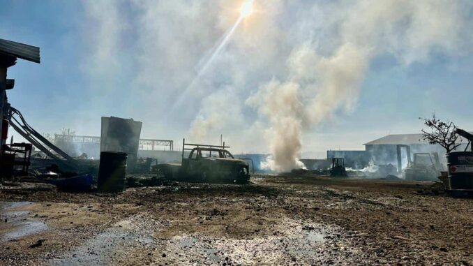 Trabajaron bomberos cerca de 12 horas para sofocar incendio en tarimera de la colonia Granjas del Valle 