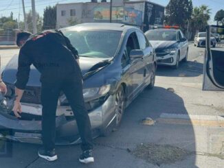 Choque entre Uber y particular provoca daños materiales en La Cantera