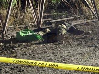 Hallan cuerpo sin vida en la vía pública en Valles de Chihuahua