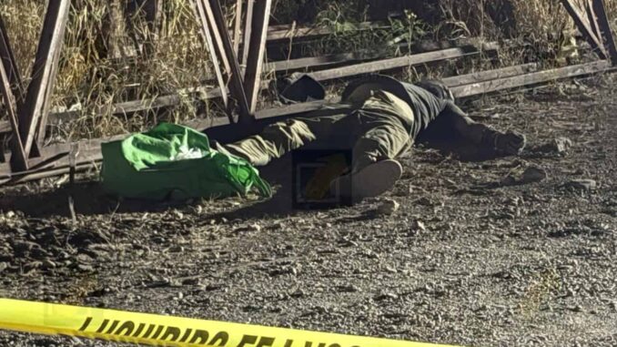 Hallan cuerpo sin vida en la vía pública en Valles de Chihuahua