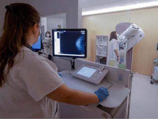 Busca campaña crear conciencia sobre cáncer de mama en mujeres menores de 40 años