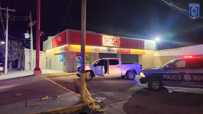 Dejan con narcomensaje a hombre golpeado y amarrado a un poste en Cuauhtémoc