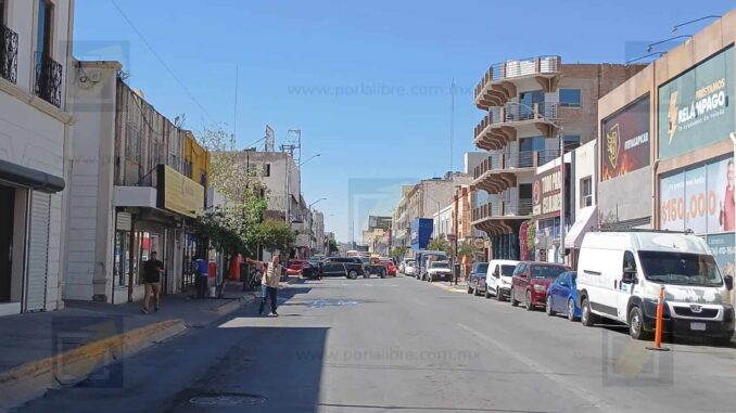Vecinos de colonias del norte realizan bloqueo frente a palacio de gobierno