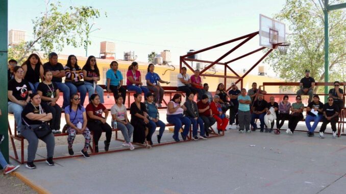 Imparten plática preventiva a padres en primaria de Castillo Peraza