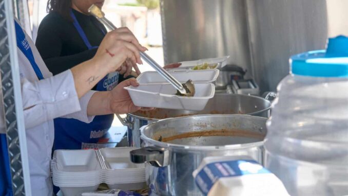 Llega comedor móvil de NutriChihuahua a la colonia Riberas de Sacramento