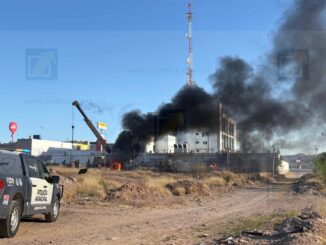 Se registra incendio en corralón con maquinaria y autopartes en la vialidad Ch-P