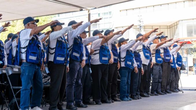 Fortalecen seguridad escolar; se suman 141 adultos mayores a programa “Abuelo Policía 2026”