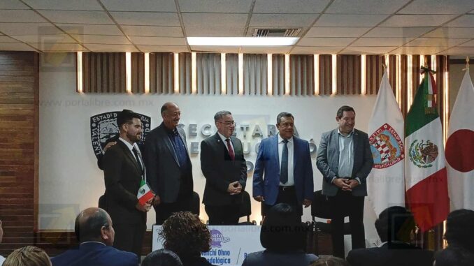 Despiden a egresados universitarios que se capacitarán en Japón