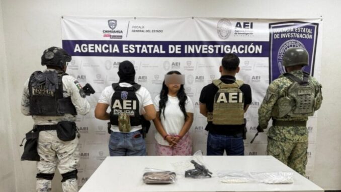 Detiene COE a mujer durante cateo, se le aseguraron 207 dosis de cocaína y un arma de fuego
