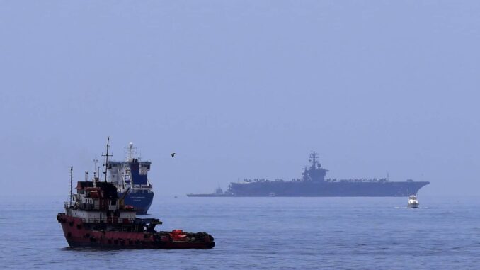 El portaaviones nuclear Nimitz de EE.UU., próximo a darse de baja, espera en aguas panameñas