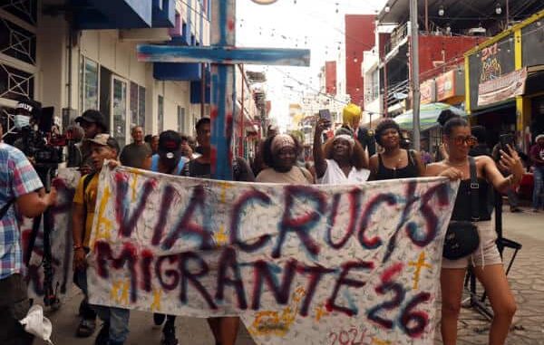 Realizan el ‘Viacrucis migrante’ para visibilizar la crisis en el sur de México