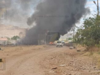Incendio consume muro de llantas en Granjas del Valle