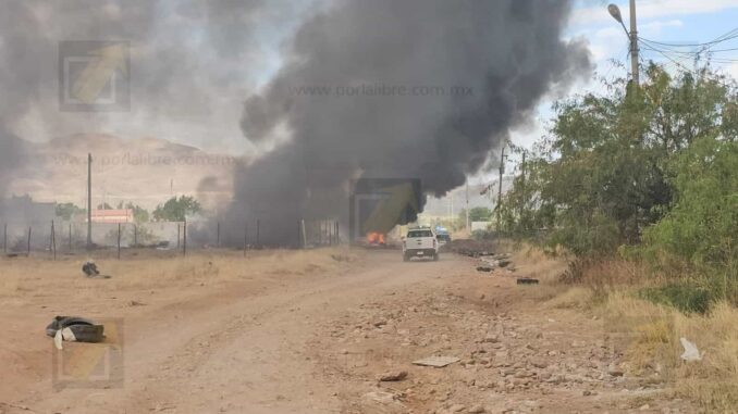 Incendio consume muro de llantas en Granjas del Valle