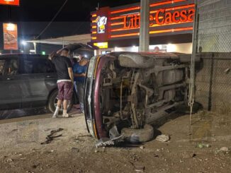 Choque con volcadura en la carretera Aldama vehículos destrozados