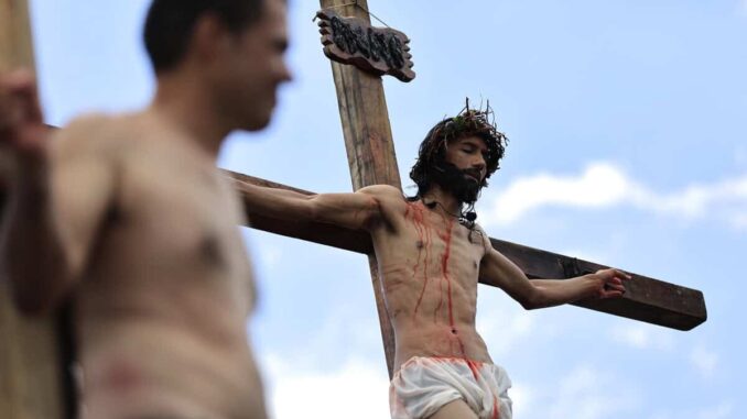 En Latinoamérica se conmemora el Viernes Santo con procesiones y plegarias