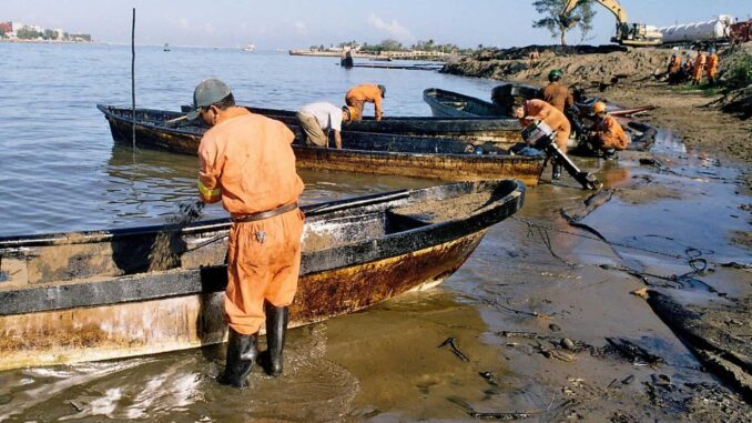 Recogen 889.4 toneladas de hidrocarburo en 48 playas del Golfo de México tras emanaciones