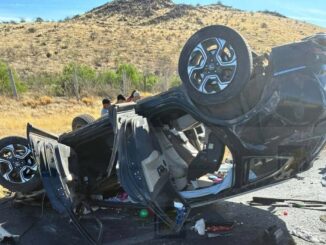 Volcadura en carretera Delicias a Chihuahua deja a una mujer lesionada