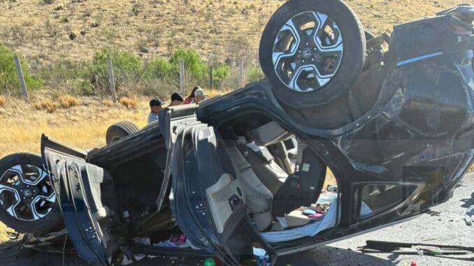Volcadura en carretera Delicias a Chihuahua deja a una mujer lesionada