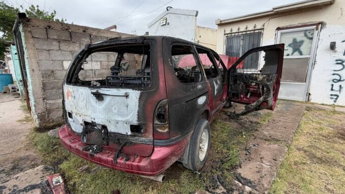 Incendio consume camioneta en Praderas del Sur