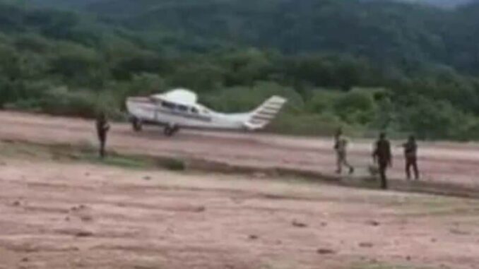 Reportan aterrizaje de emergencia de una avioneta en el Triángulo Dorado por supuestos disparos