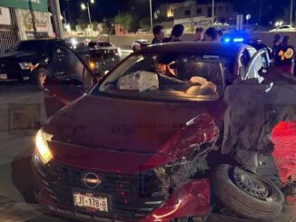 Choque frontal en Periférico de la Juventud deja una mujer lesionada