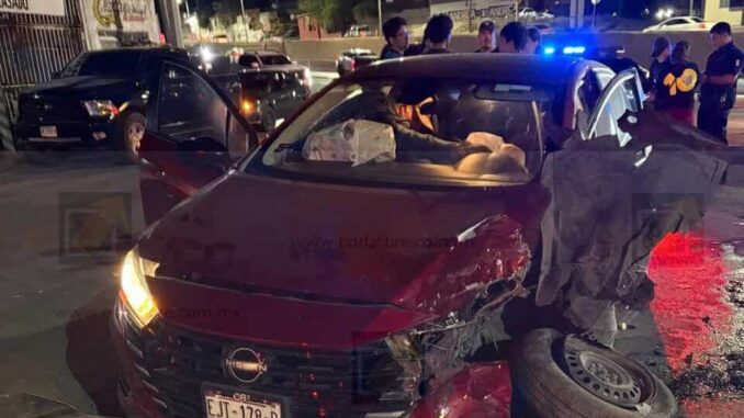 Choque frontal en Periférico de la Juventud deja una mujer lesionada