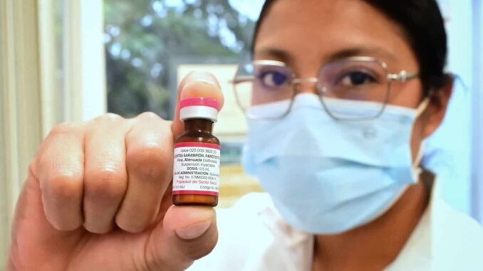 Gobierno afirma que sarampión sigue a la baja; se han aplicado 18.3 millones de vacunas desde febrero