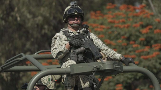 Pide Sheinbaum al Senado autorizar salida de tropas de territorio mexicano