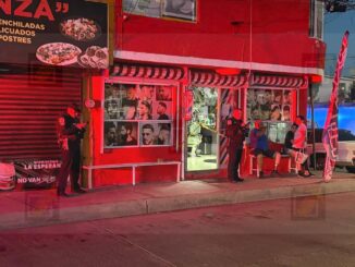 Mujer dispara contra fachada de barbería en colonia Tierra y Libertad