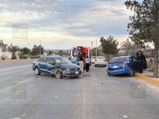 Conductora choca y atropella a hombre en avenida de Las Industrias