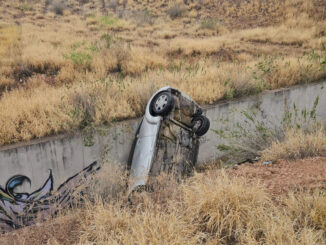 Otro más … Pierde el control y termina en arroyo sobre la carretera Chihuahua–Aldama