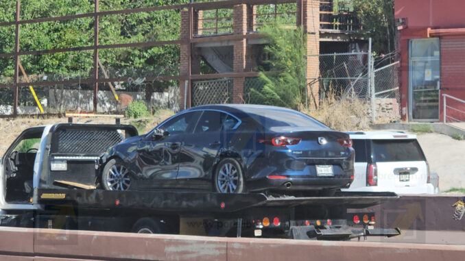 Vuelca en la “curva de los choques” de La Cantera; caos vial