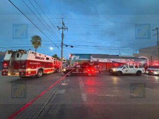 Hombre es rescatado tras quedar atrapado en alcantarilla en el Centro