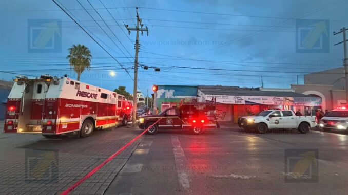 Hombre es rescatado tras quedar atrapado en alcantarilla en el Centro