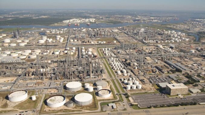 Pemex confirma derrame de diésel en refinería de Deer Park