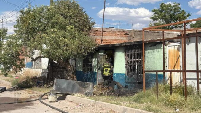 Incendio consume vivienda en la colonia Lealtad; rescatan a abuelita 
