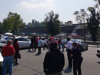 Taxistas bloquean la México-Pachuca; denuncian extorsión y asesinatos