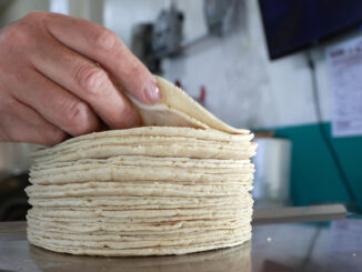 Tortilleros en México chocan con Gobierno por alza de precios, costos e informalidad