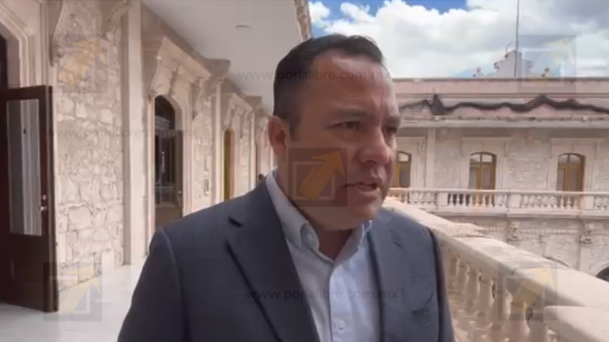 Valenciano dice a Andrea Chávez que se ponga a bajar el diésel, no en casetas