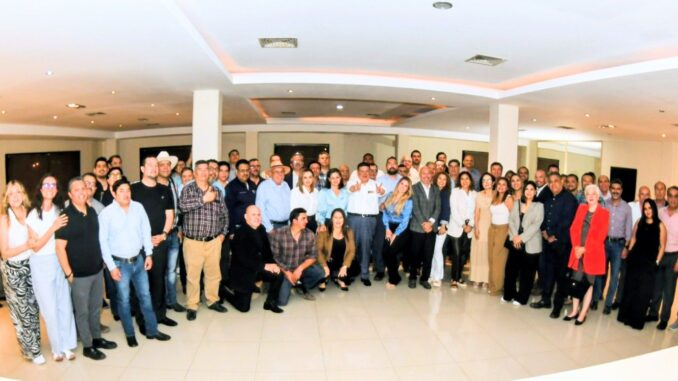 Presenta César Jáuregui panorama de seguridad y avances de Fiscalía ante constructores de Chihuahua