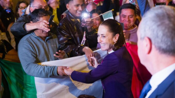 Videos: Sheinbaum llega a España; así fue recibida en Barcelona