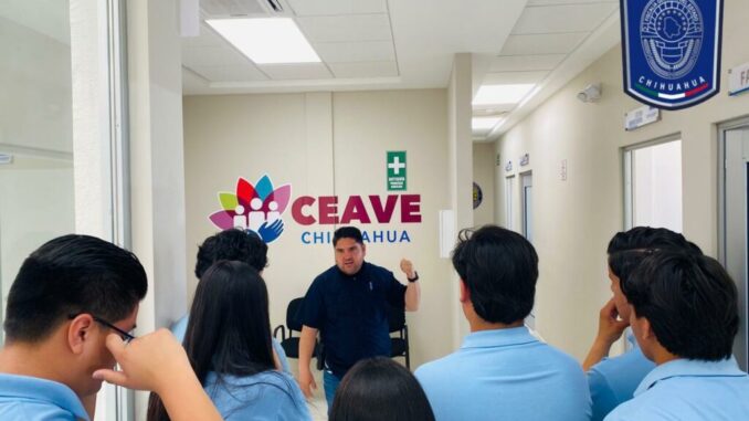 Recorren alumnos de preparatoria a edificio de la FGE Noroeste