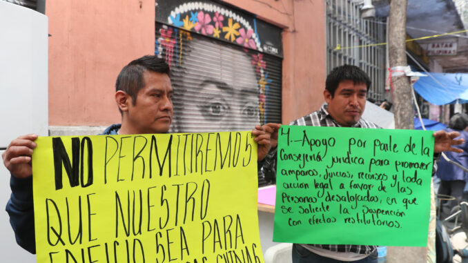 Familias desalojadas en CDMX advierten que mantendrán plantón durante Mundial