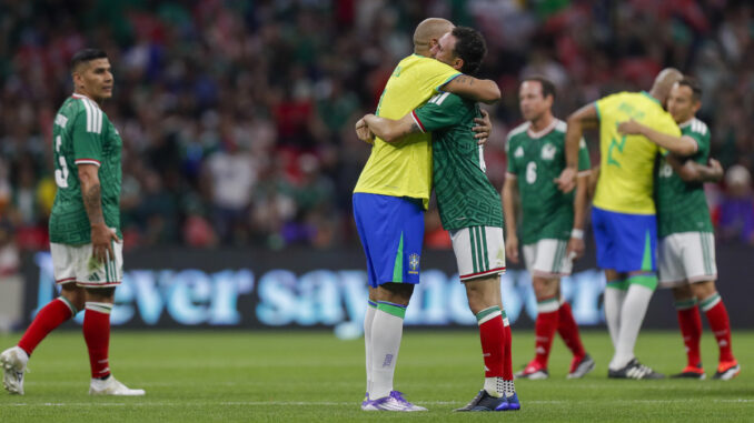 México derrota a Brasil en el partido de leyendas