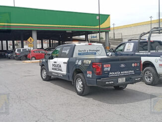 Pareja armada irrumpe en tienda y agrede a guardia tras presunto conflicto previo