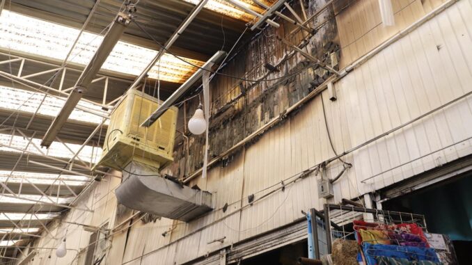 Incendio en El Pasito deja 8 locales con daños