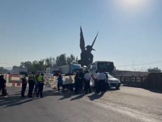 Bloqueo sobre la México-Pachuca ocasiona fila kilométrica de autos varados